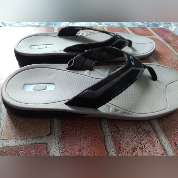 Men's Oakley flip flops size 11 - Picture 2 of 7